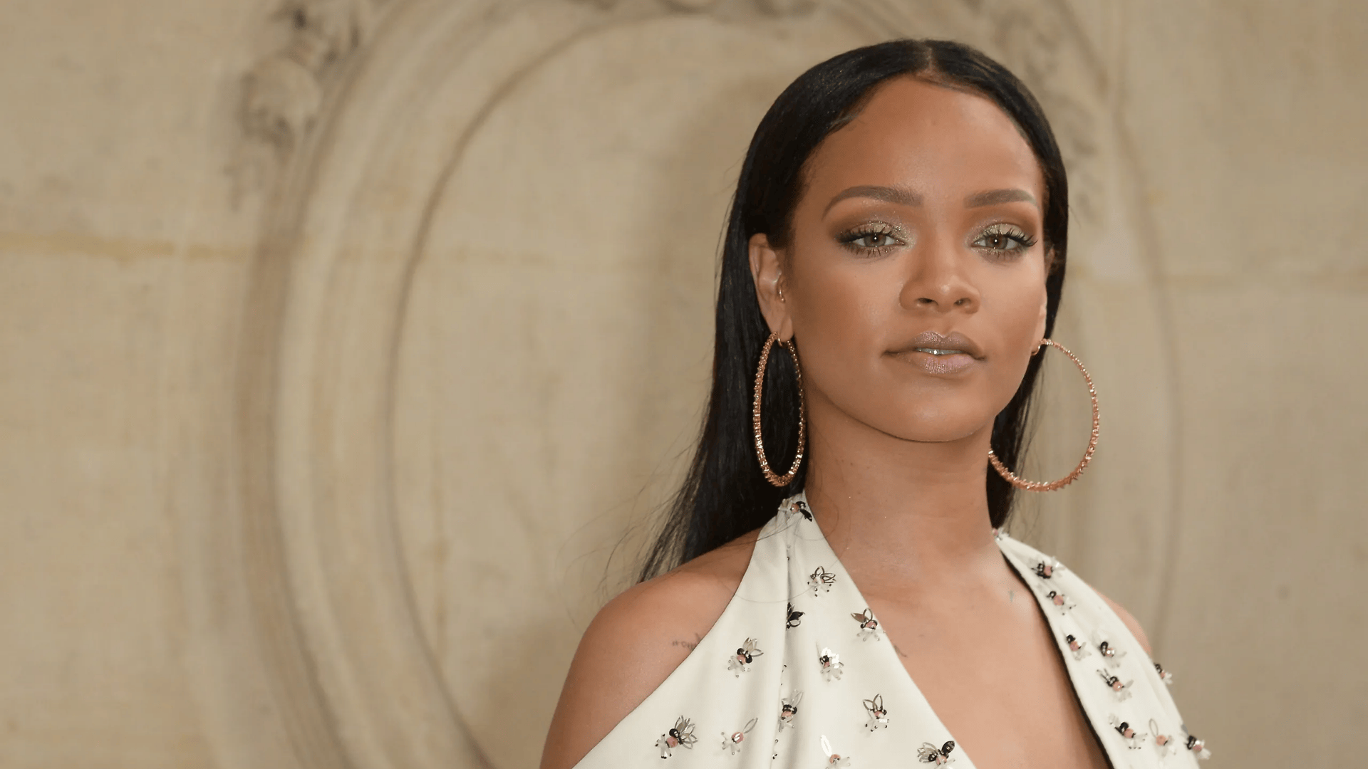 Rihanna_Has_More_Number_Ones_Than_Michael_Jackson